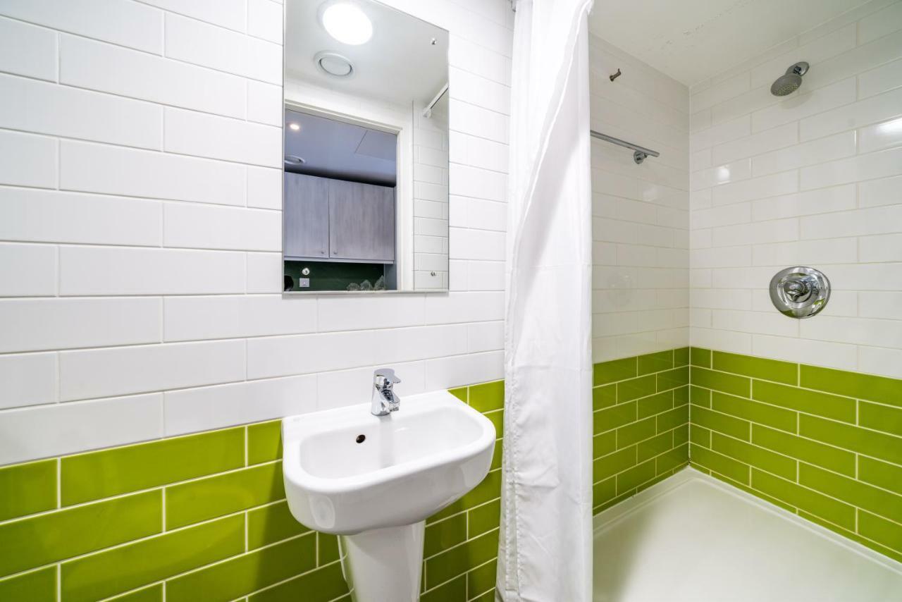 Hashtag Aldgate Campus Accommodation Londra Camera foto